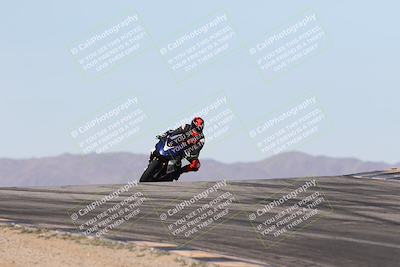 media/Dec-01-2025-Moto Forza (Mon) [[2daa91e15f]]/2-Intermediate Group/Session 2 (Turns 9 and 10)/